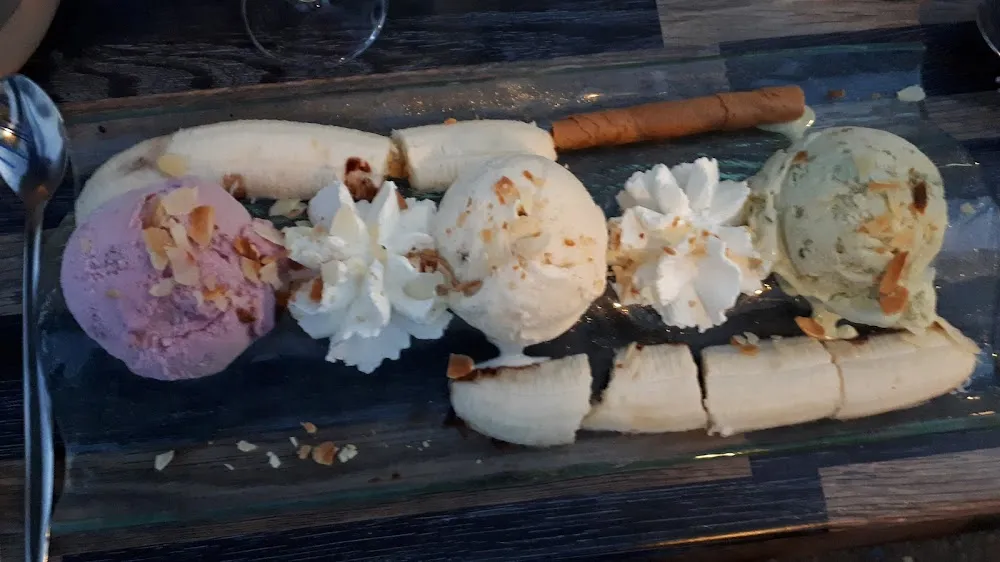 Banane Split Avec Glace Vanille Fraise